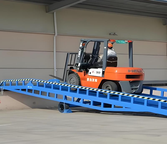 岭东移动式卸货平台（叉车用）